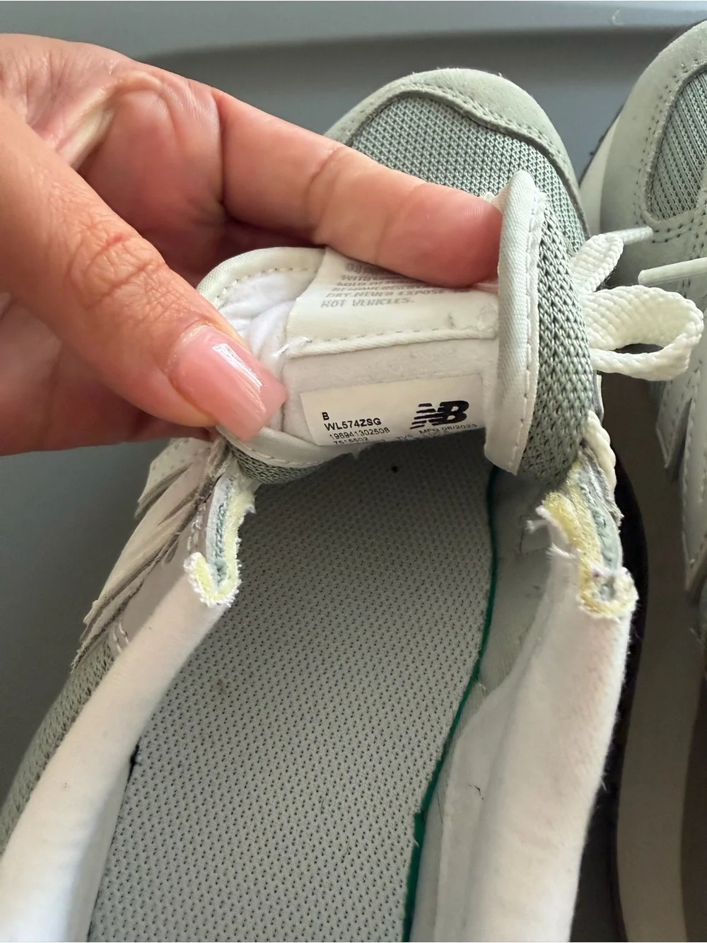 New Balance sage green and cream 574 sneakers - Picture 5 of 8